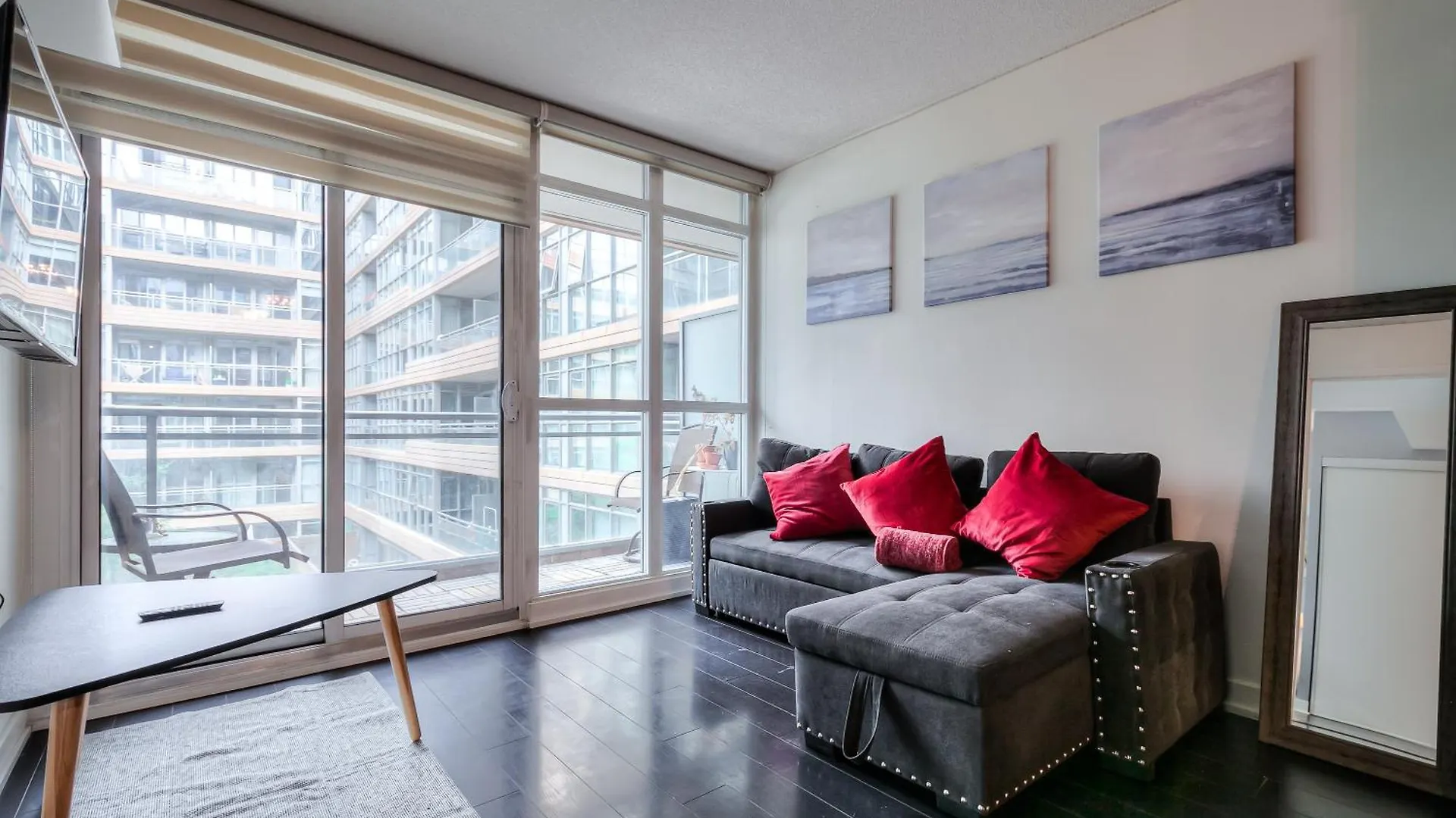 Modern Stylish Condo - 5 Min From Cn Tower Toronto Canada