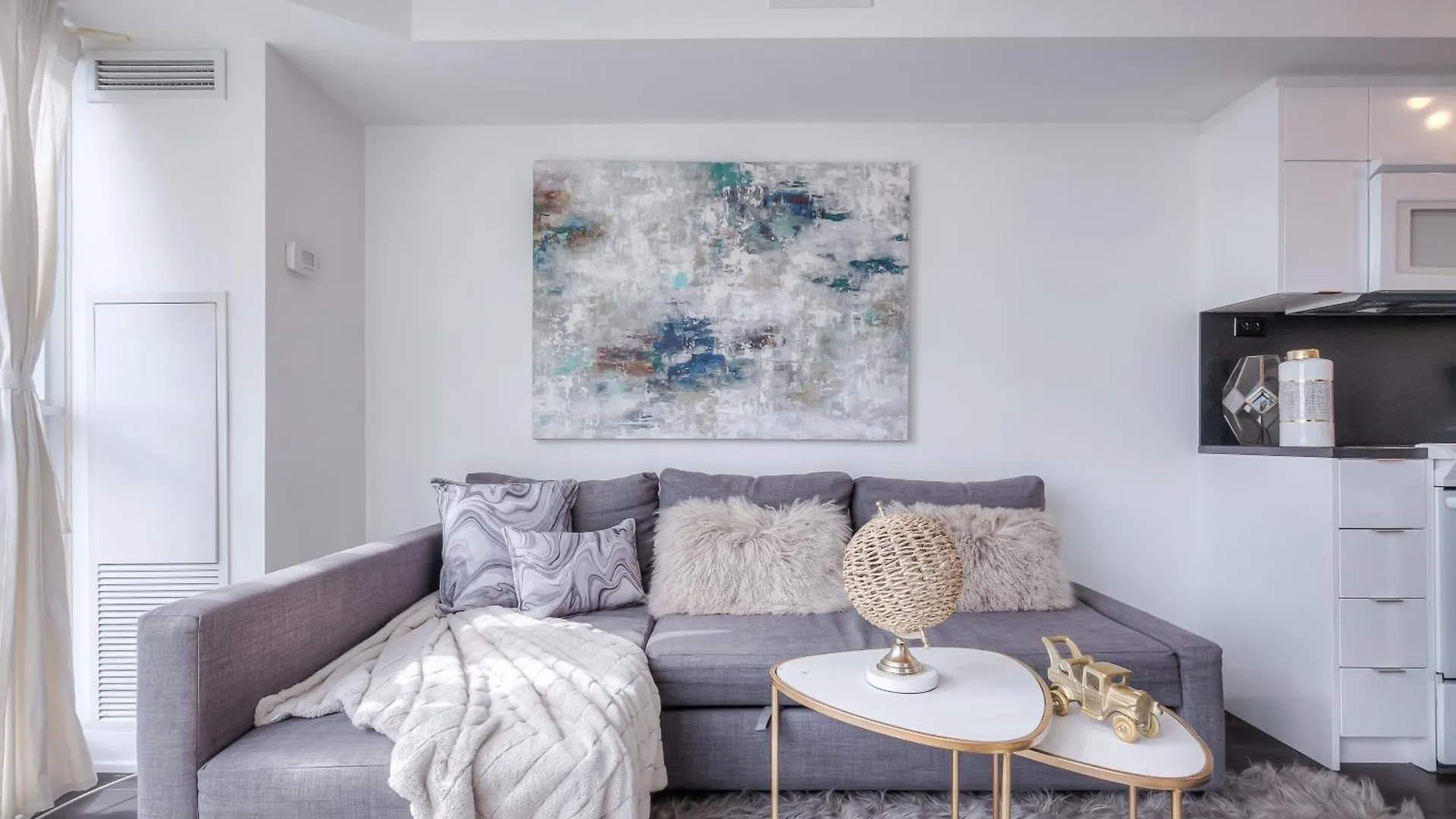 Modern Stylish Condo - 5 Min From Cn Tower Toronto