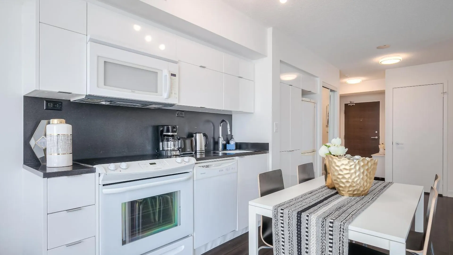 Modern Stylish Condo - 5 Min From Cn Tower Toronto 0*,