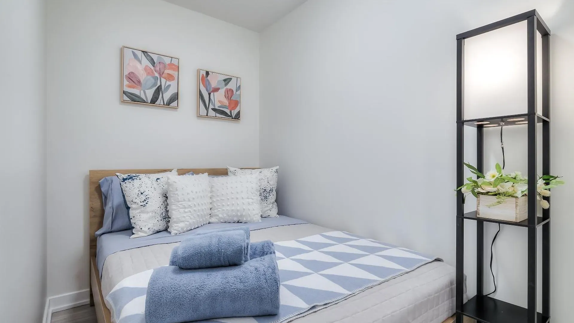 Modern Stylish Condo - 5 Min From Cn Tower Toronto Canada