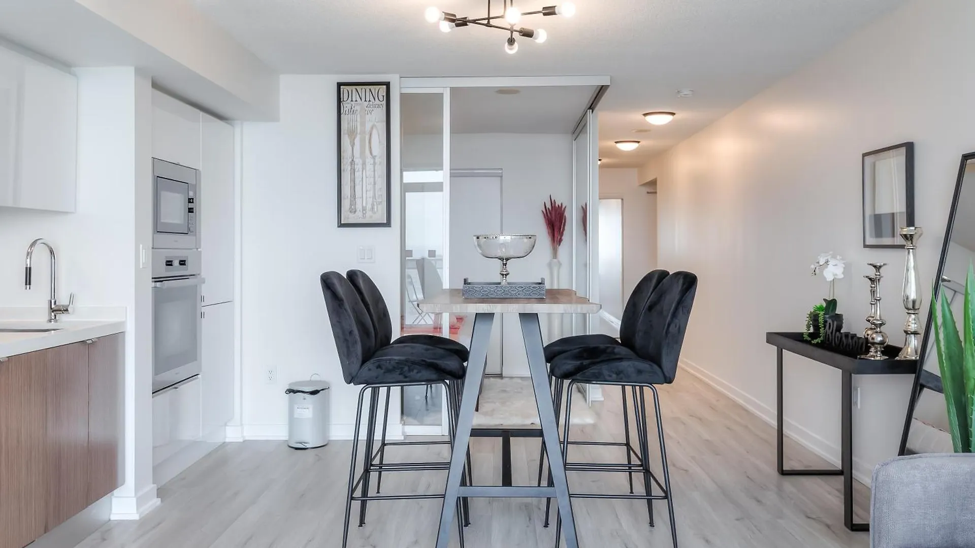 Modern Stylish Condo - 5 Min From Cn Tower Toronto 0*,  Canada