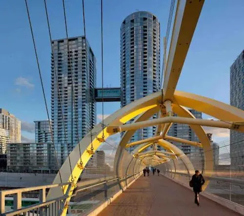 Modern Stylish Condo - 5 Min From Cn Tower Toronto