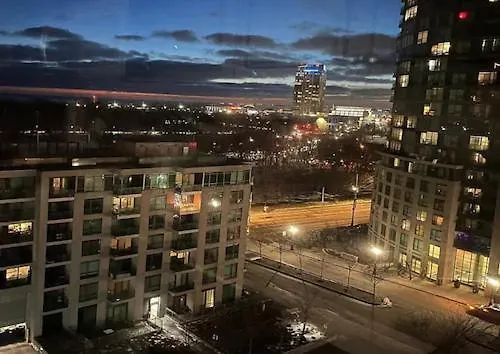 Modern Stylish Condo - 5 Min From Cn Tower Toronto Holiday home