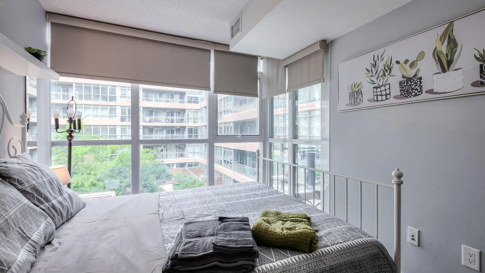 Hébergement de vacances Modern Stylish Condo - 5 Min From Cn Tower Toronto