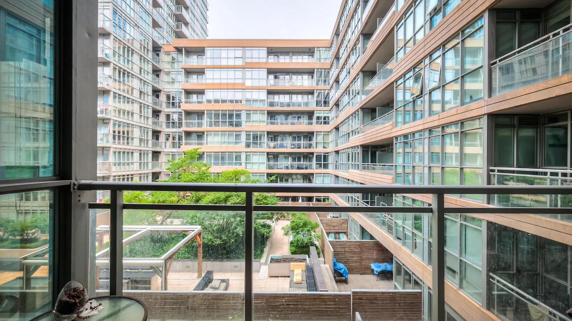 Modern Stylish Condo - 5 Min From Cn Tower Toronto