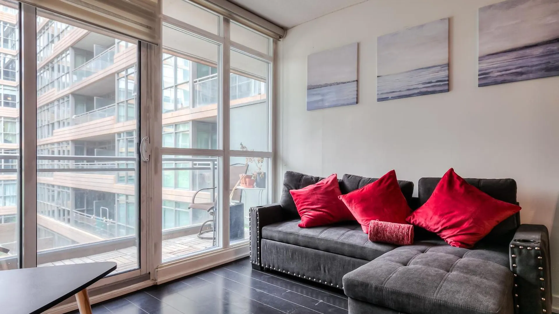 Modern Stylish Condo - 5 Min From Cn Tower Toronto 0*,  Canada