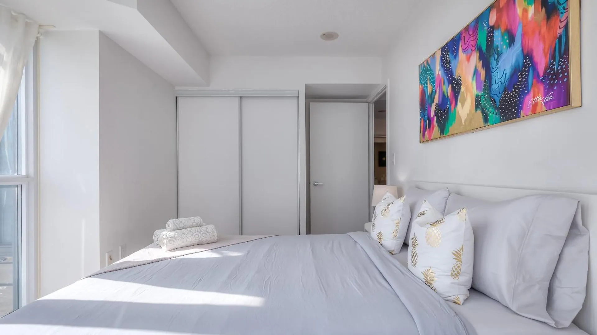 Hébergement de vacances Modern Stylish Condo - 5 Min From Cn Tower Toronto