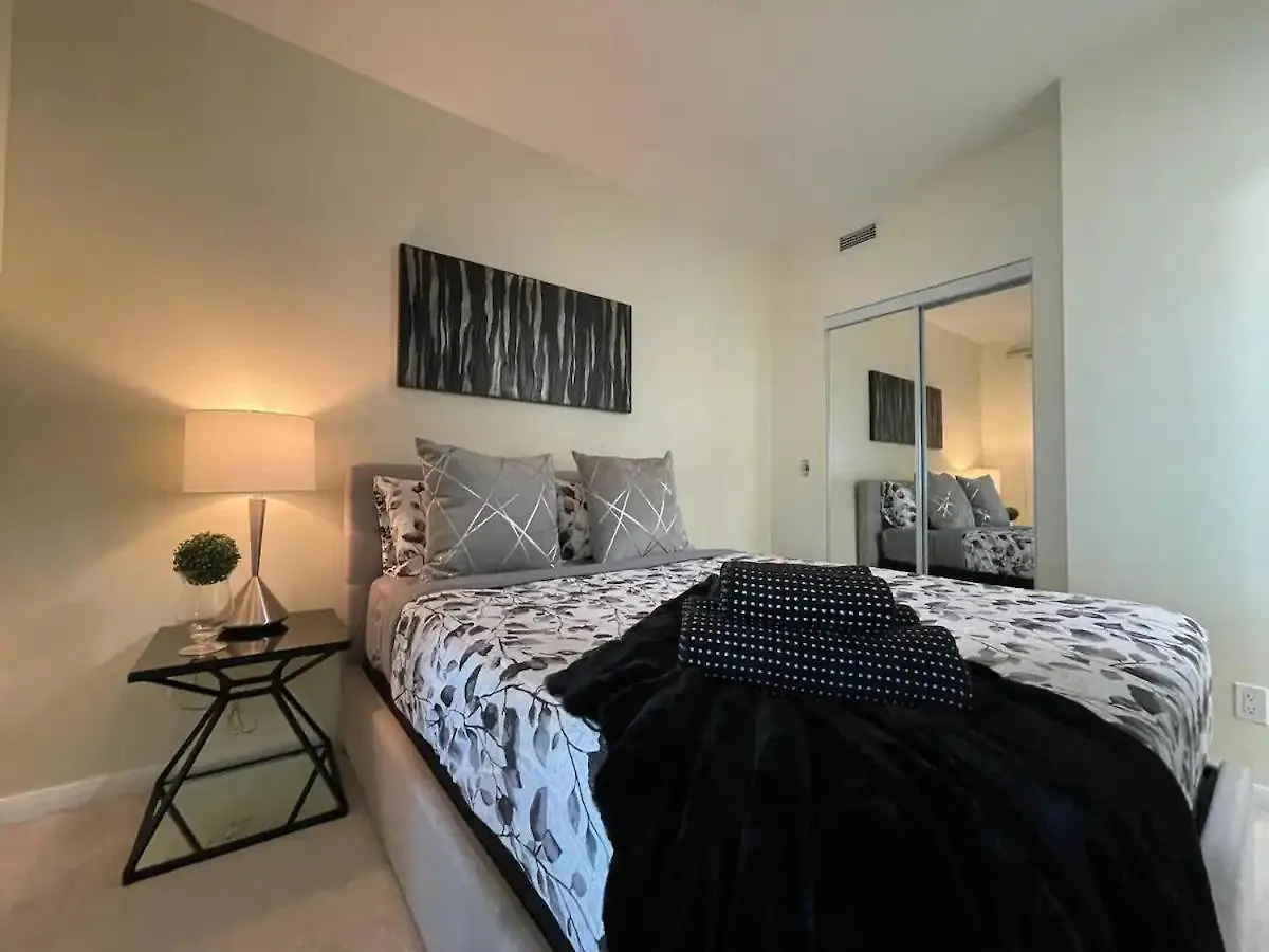 Modern Stylish Condo - 5 Min From Cn Tower Toronto 0*,  Canada